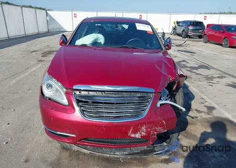 2013 Chrysler 200 Lx z USA, uszkodzony, nr VIN 1C3CCBAB2DN556615